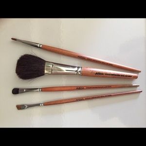 Aveda makeup brushes EUC wooden handles!